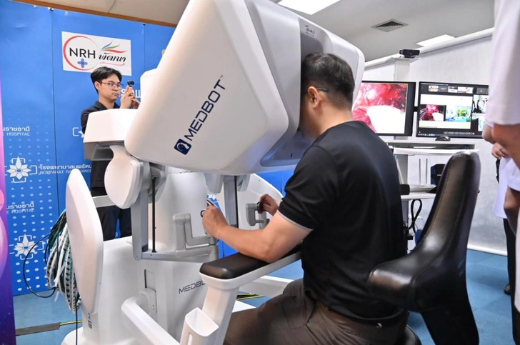 Thái Lan lần đầu phẫu thuật robot từ xa, điều trị ung thư ở khoảng cách hơn 250km