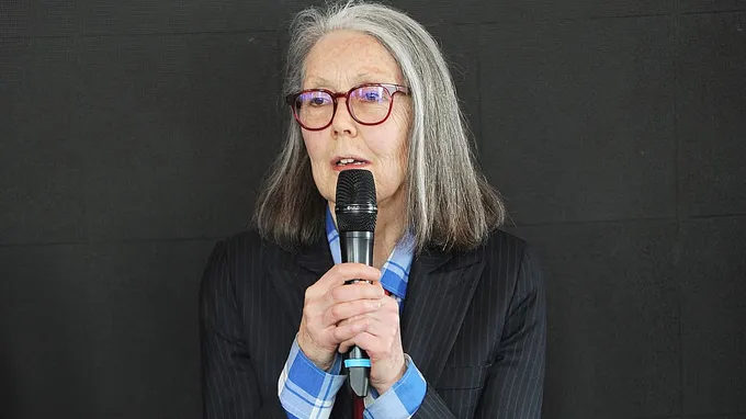 Nobel Văn học 2026 thuộc về nhà thơ Anne Carson người Canada